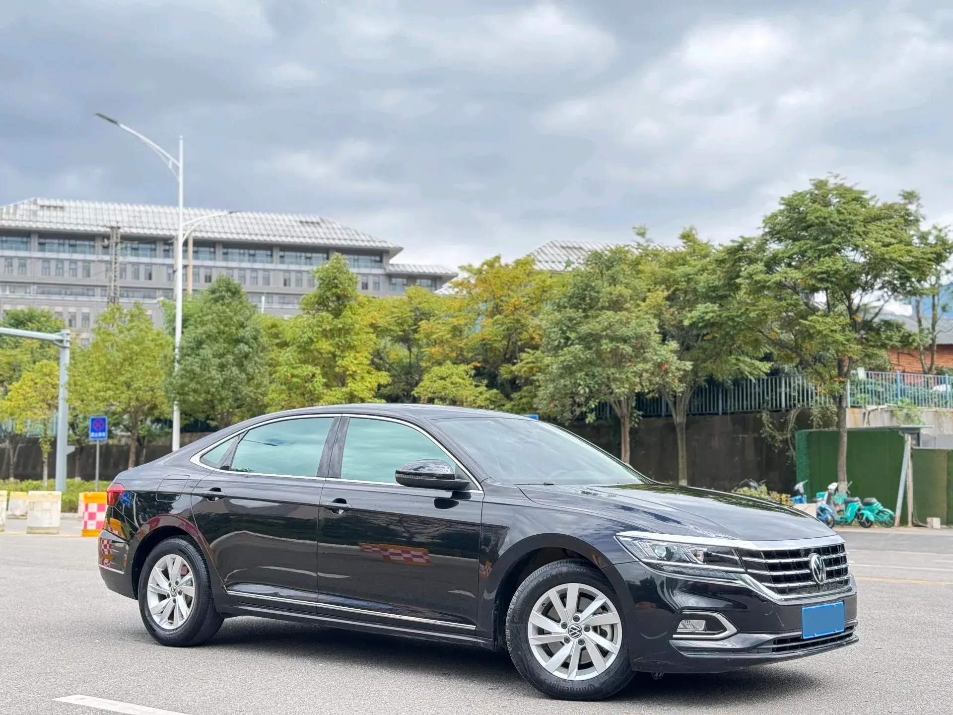 2020 VOLKSWAGEN PASSAT thumbnail 3