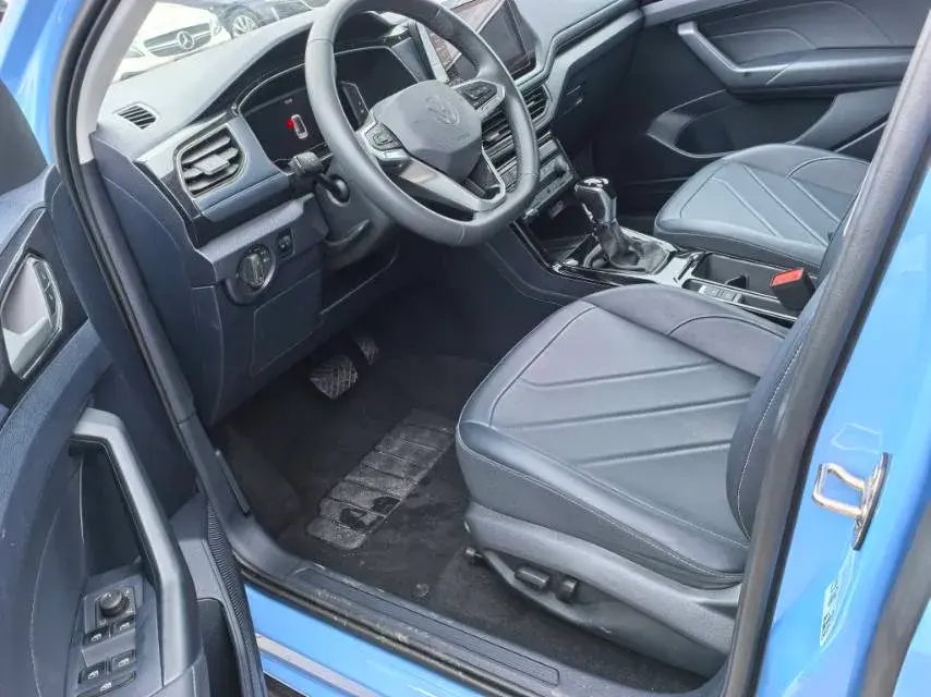 2025 VOLKSWAGEN THARU thumbnail 3