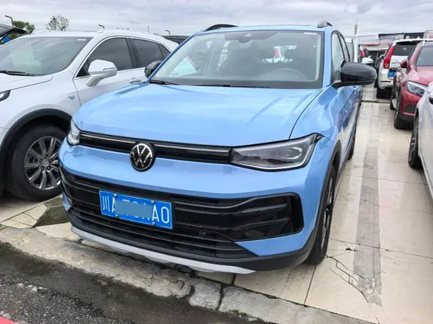 2025 VOLKSWAGEN THARU view 1