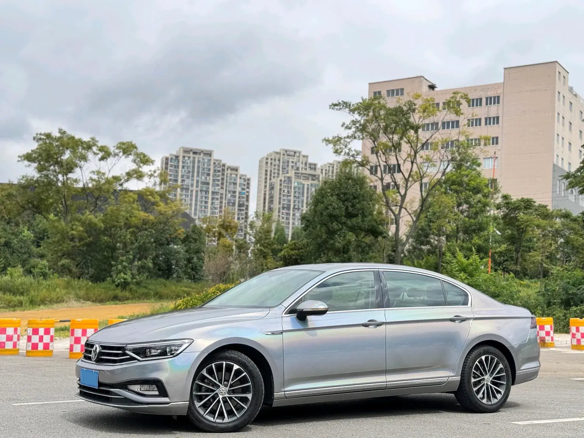 2020 VOLKSWAGEN MAGOTAN view 1