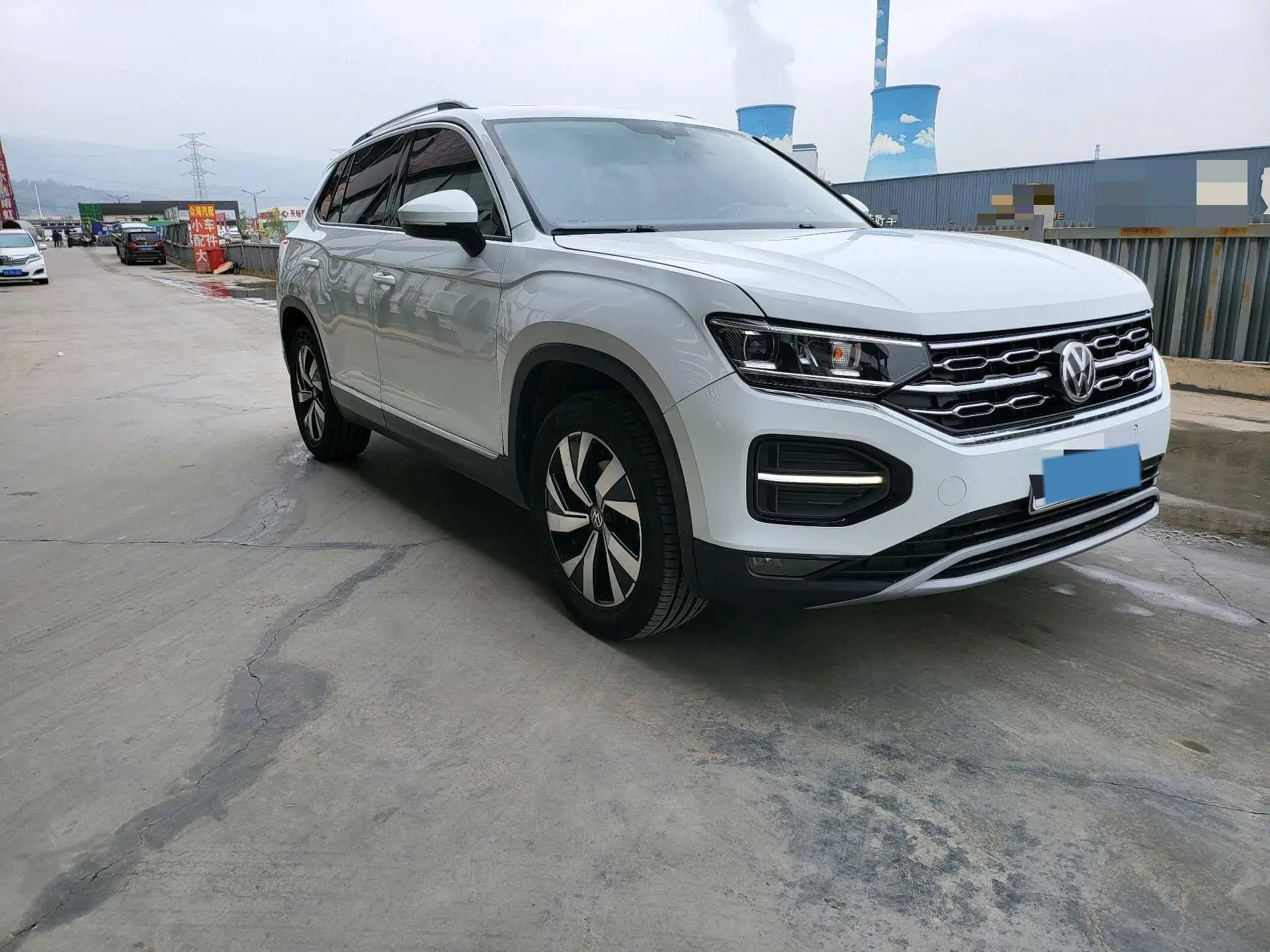 2019 VOLKSWAGEN TAYRON thumbnail 3