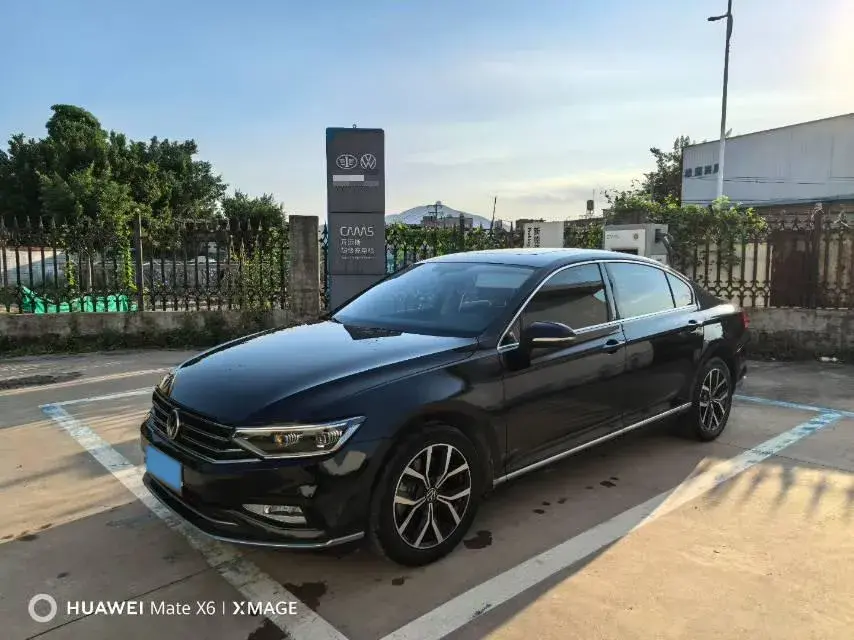 2020 VOLKSWAGEN MAGOTAN view 1