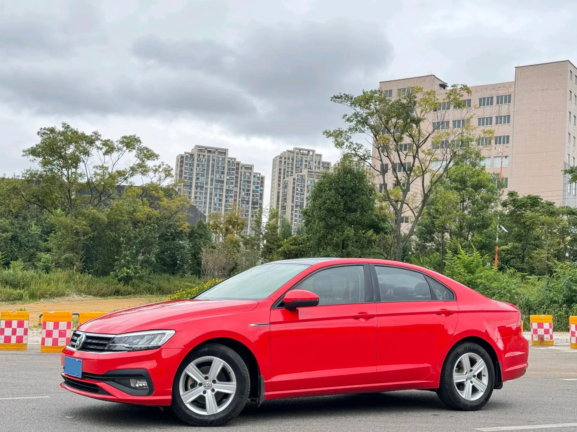 2019 VOLKSWAGEN LAMANDO view 1