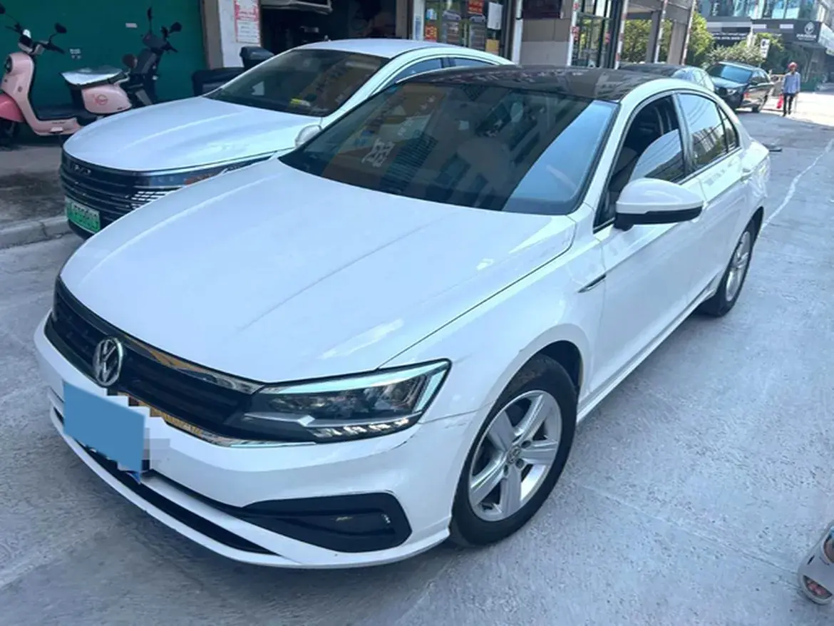 2021 VOLKSWAGEN LAMANDO view 1