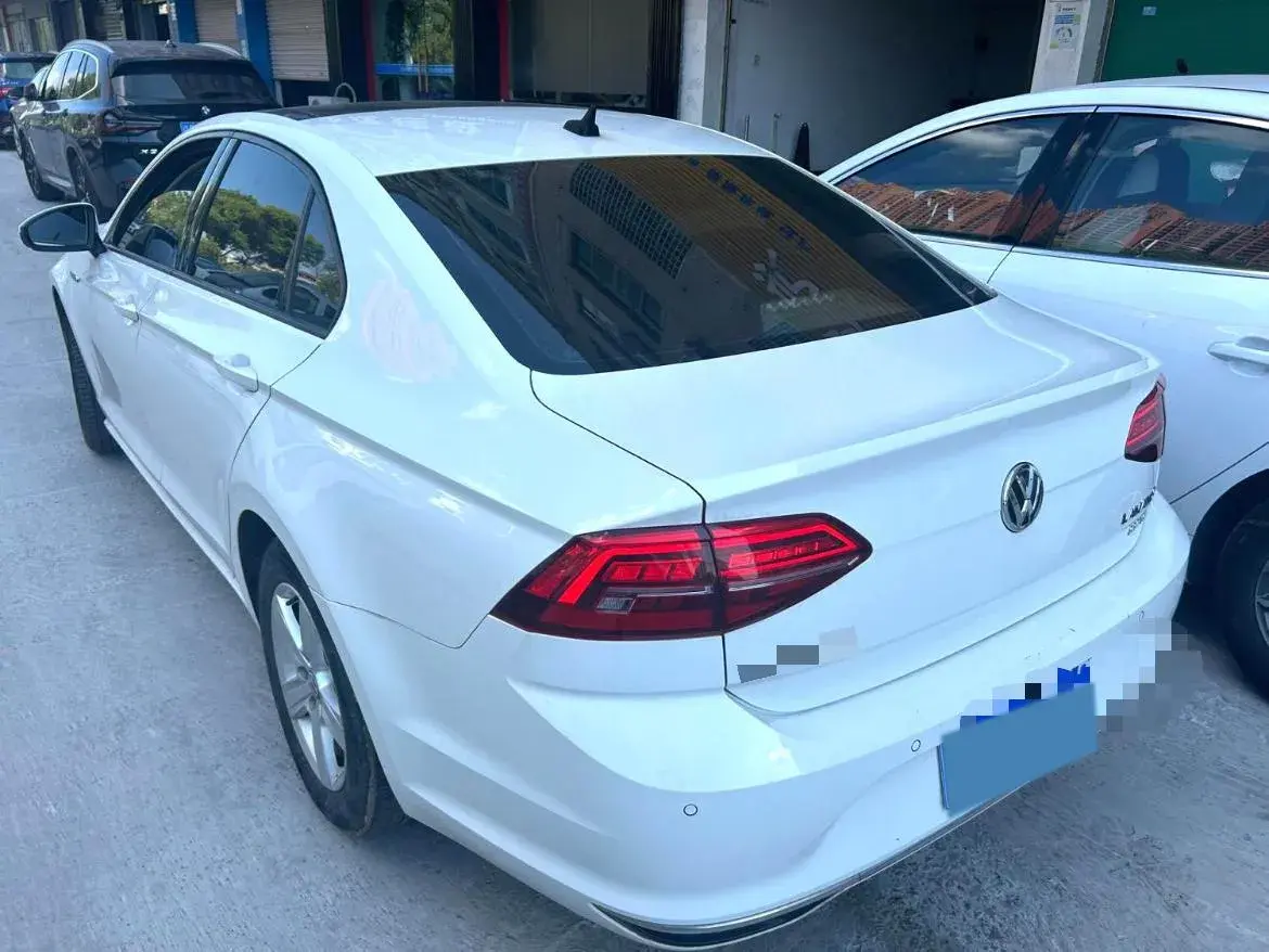 2021 VOLKSWAGEN LAMANDO thumbnail 4