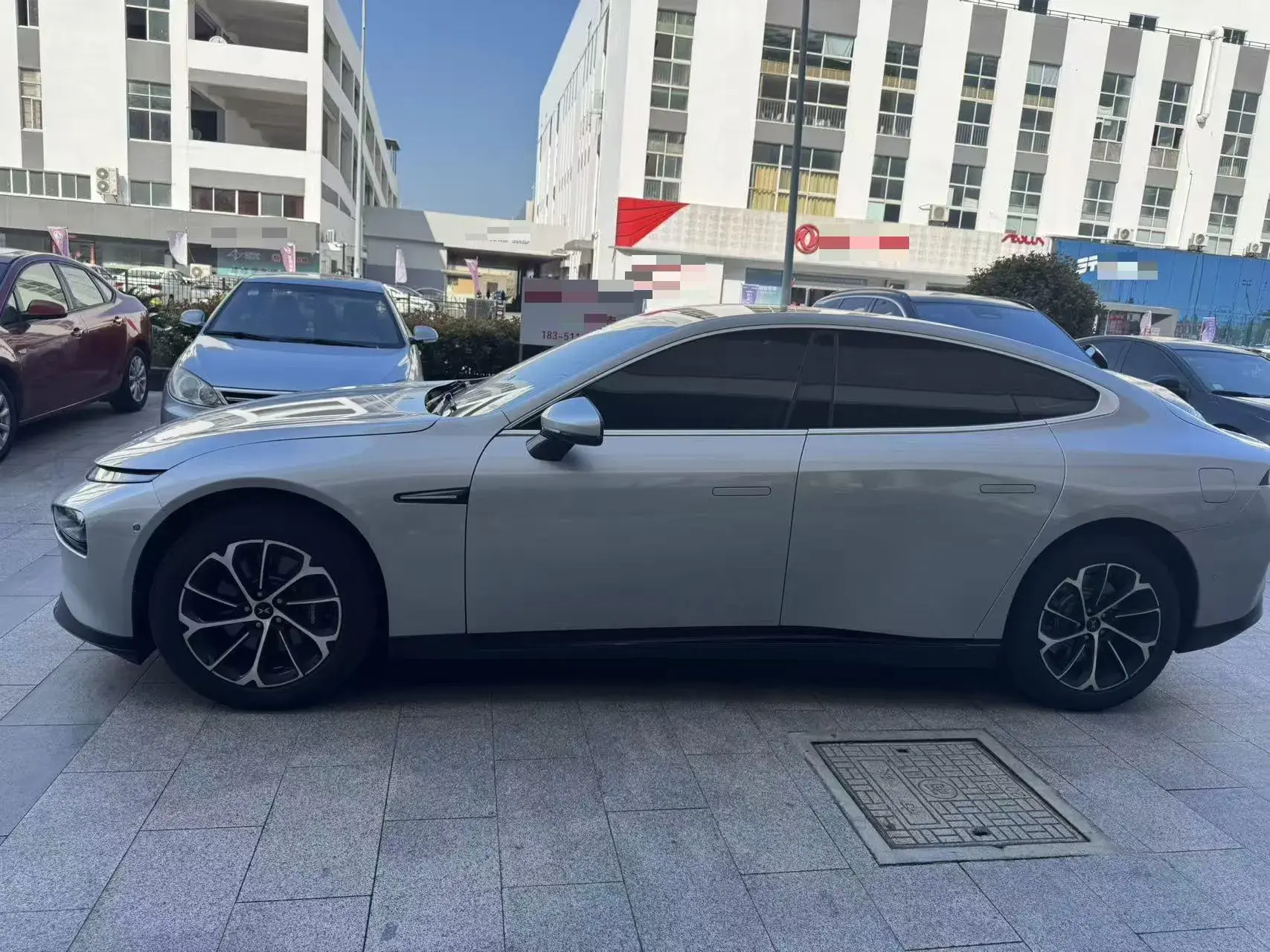 2020 XPENG P7 thumbnail 3