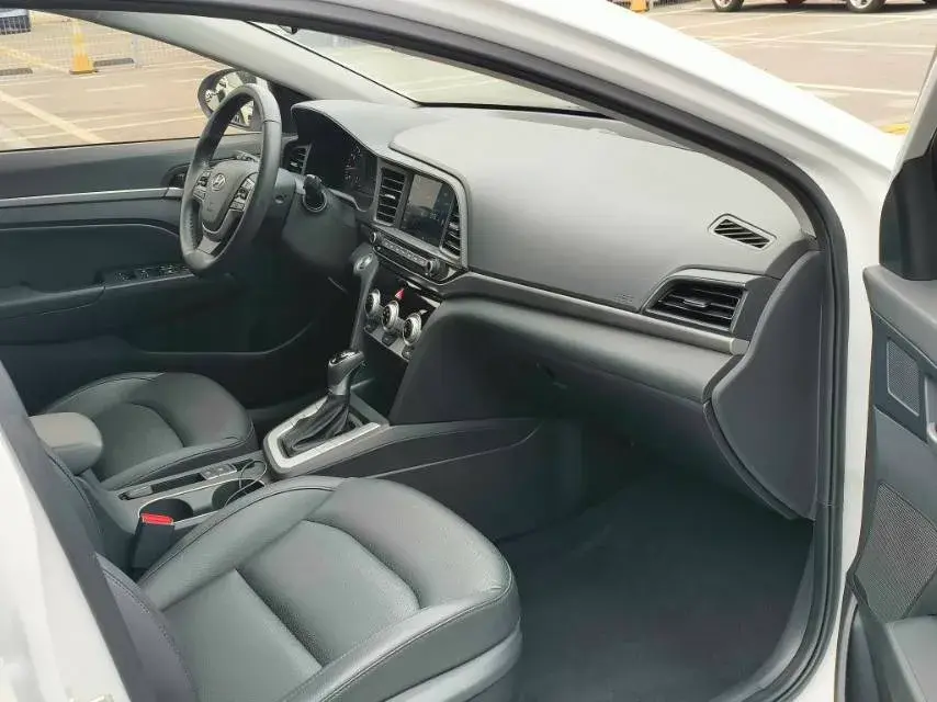 2019 HYUNDAI ELANTRA thumbnail 4