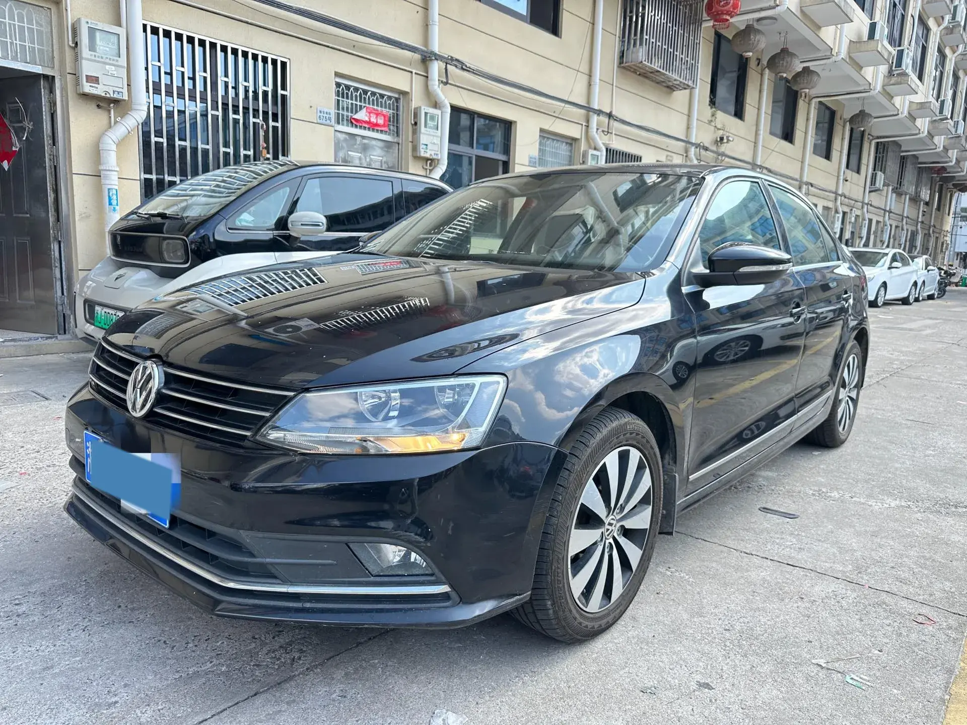 2018 VOLKSWAGEN SAGITAR view 1