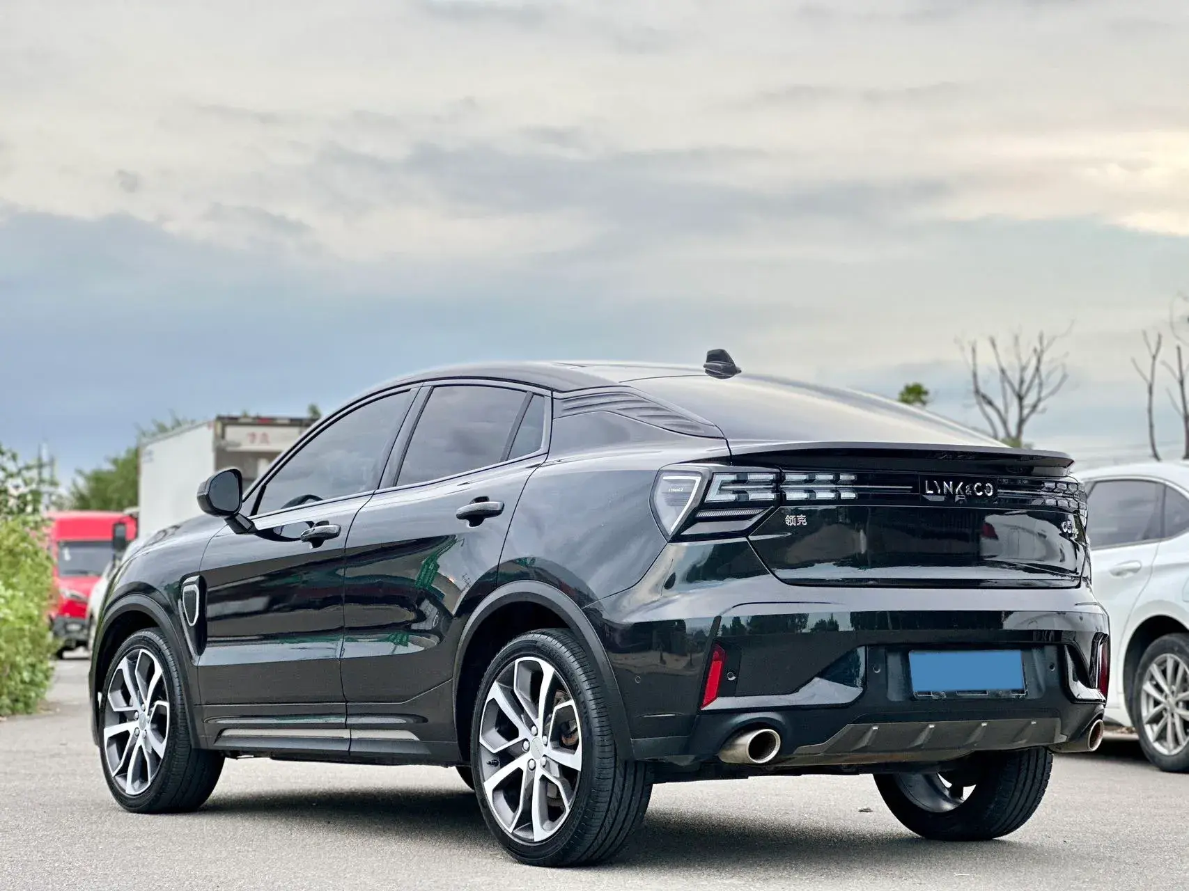 2020 LYNK&CO 05 thumbnail 4