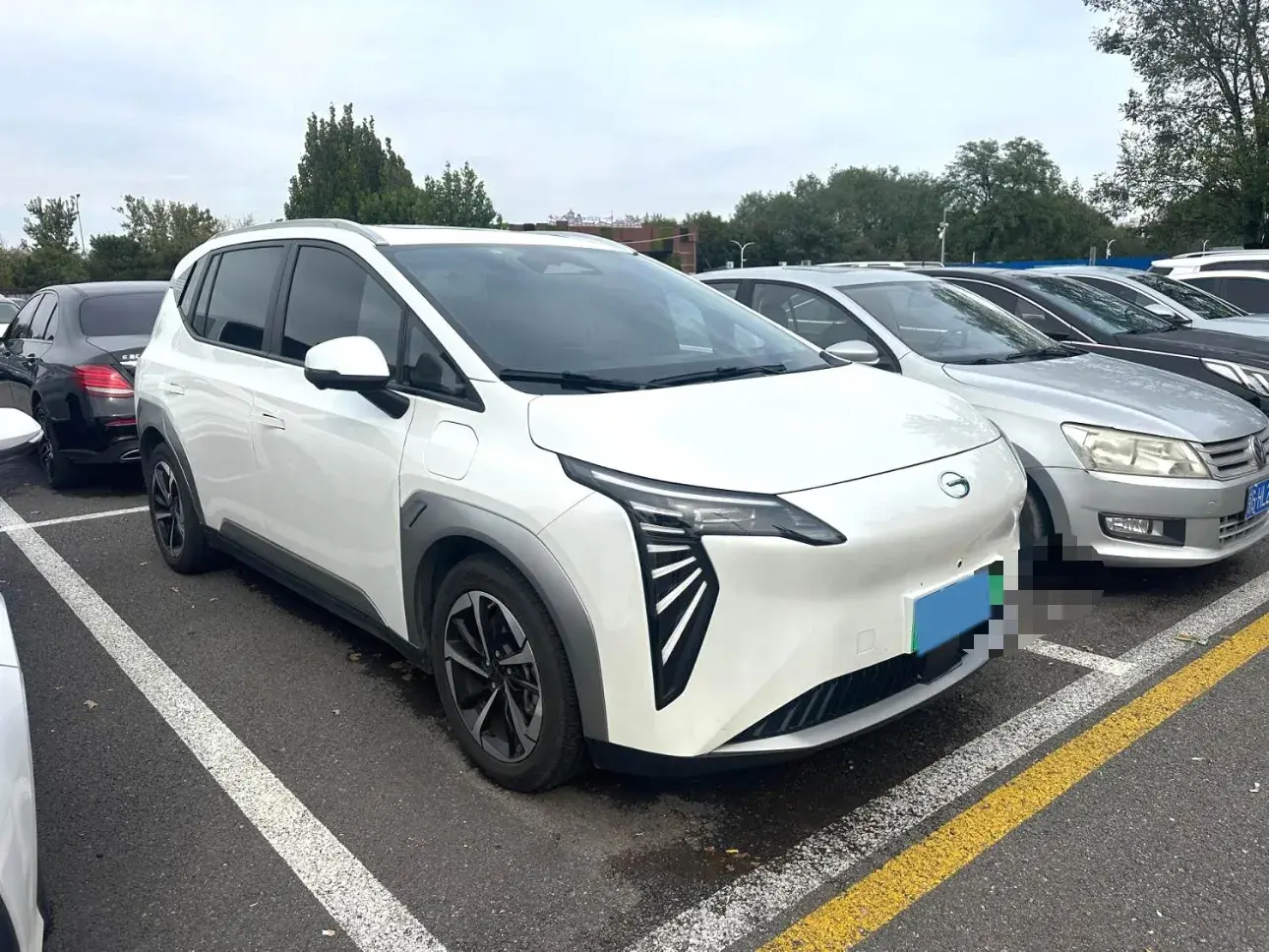 2023 AION Y thumbnail 3