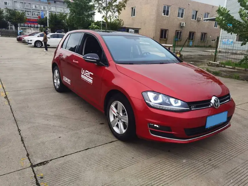 2017 VOLKSWAGEN GOLF thumbnail 3