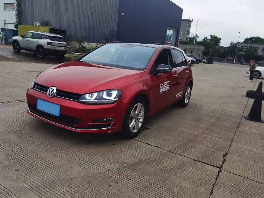 2017 VOLKSWAGEN GOLF view 1