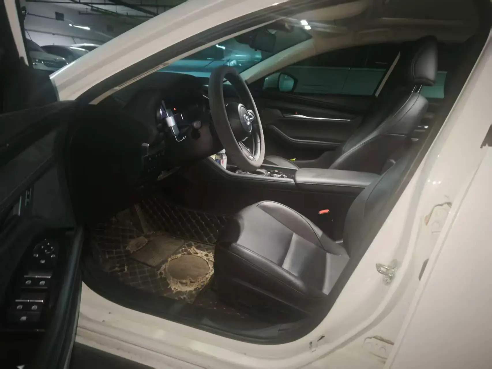 2023 MAZDA 3 thumbnail 4