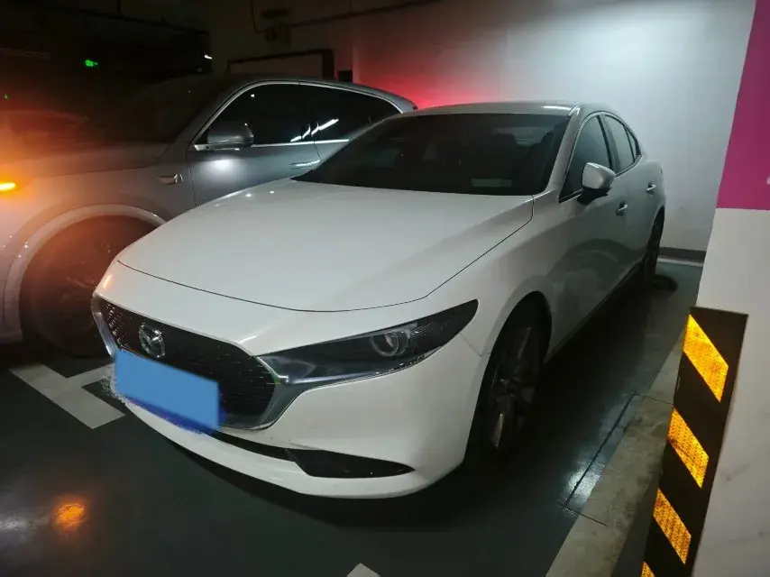 2023 MAZDA 3 view 1