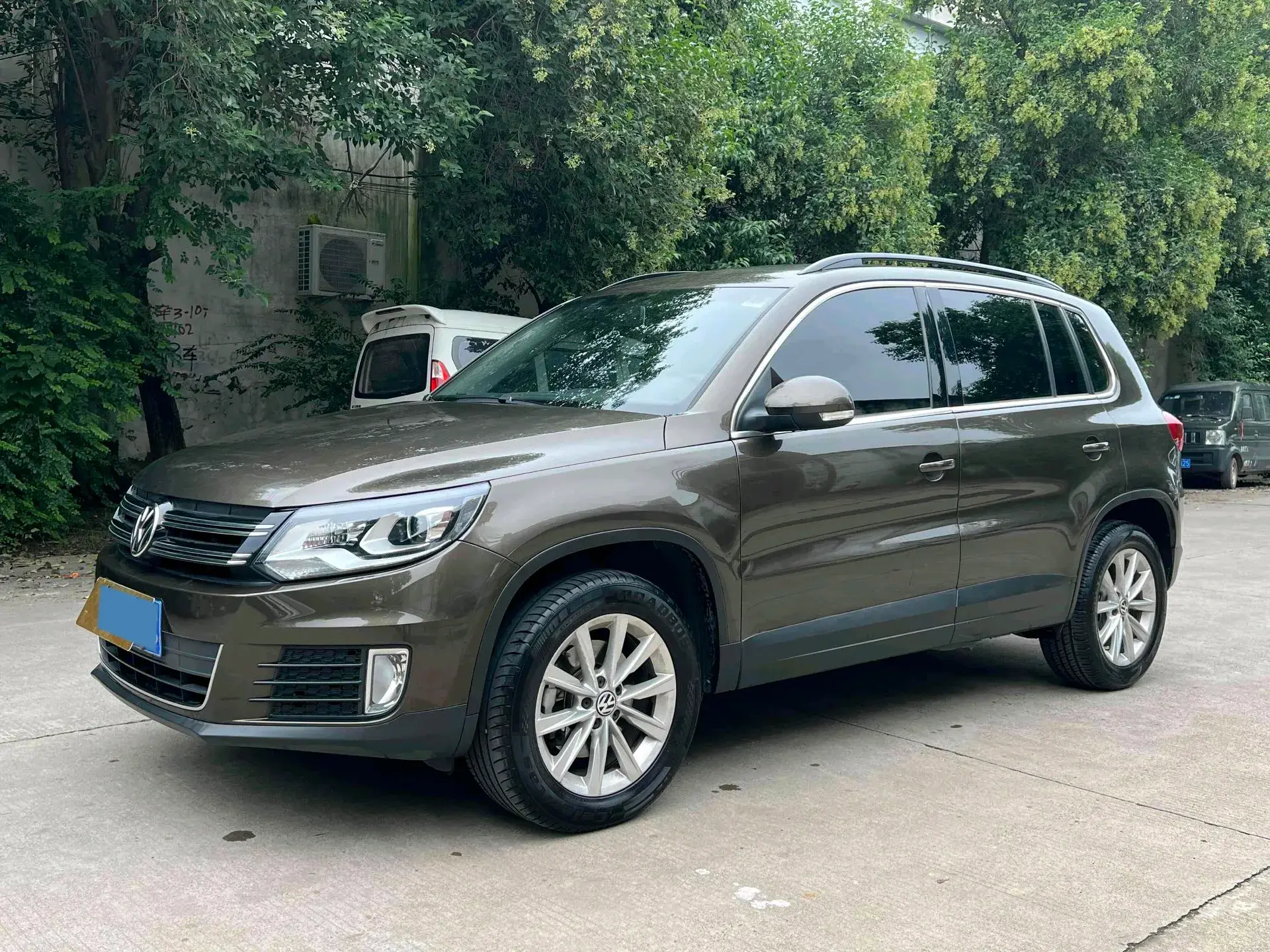 2016 VOLKSWAGEN TIGUAN view 1