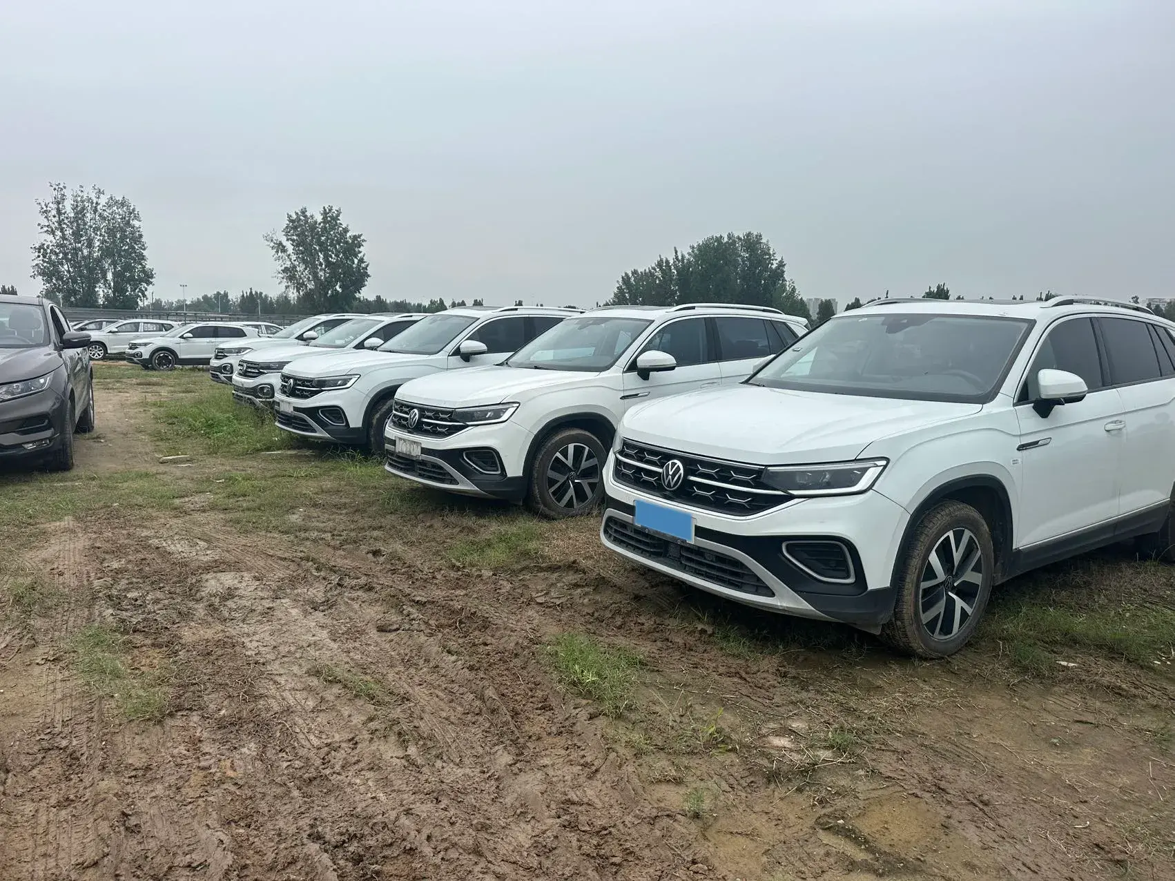 2023 VOLKSWAGEN TAYRON thumbnail 3