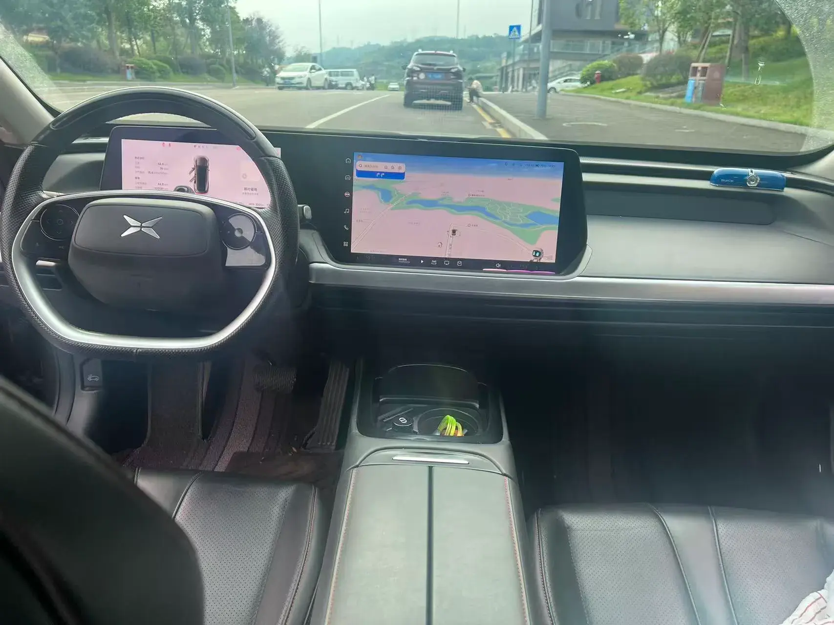 2022 XPENG P7 thumbnail 4