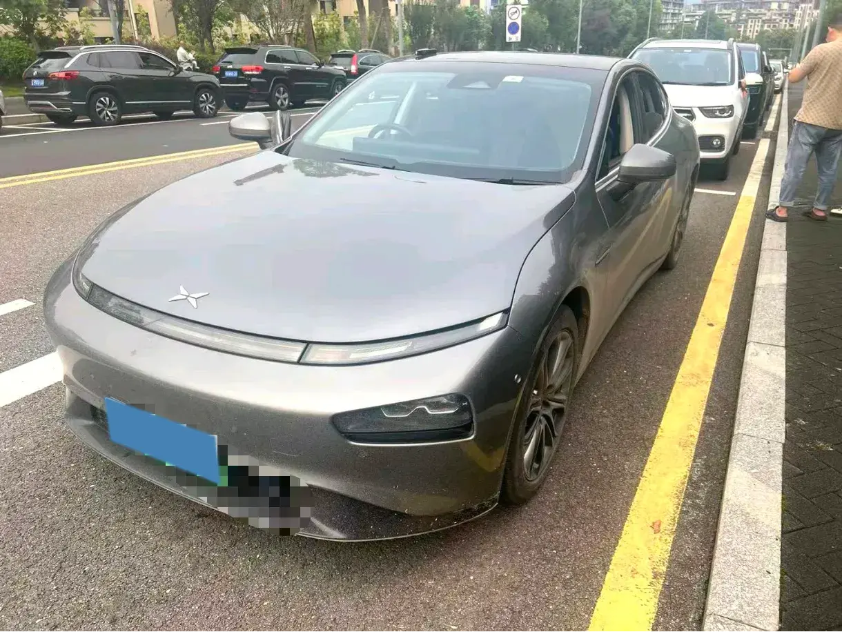 2022 XPENG P7 view 1
