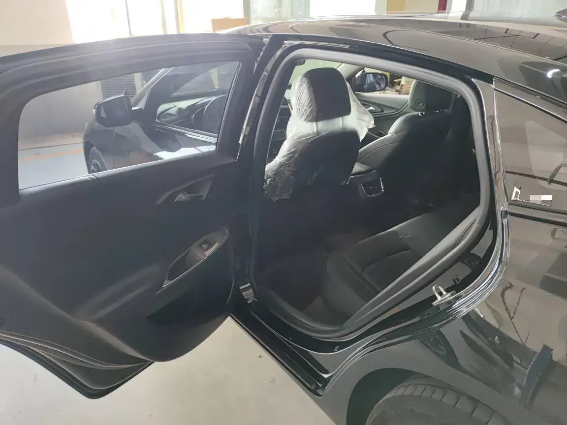 2021 CHEVROLET MALIBU thumbnail 4