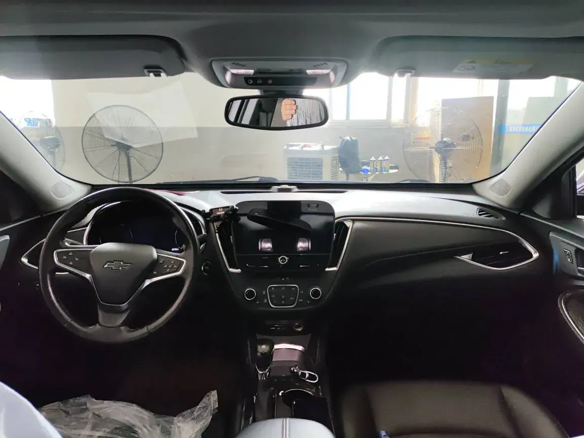 2021 CHEVROLET MALIBU thumbnail 2