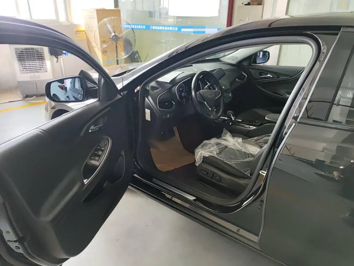 2021 CHEVROLET MALIBU thumbnail 3