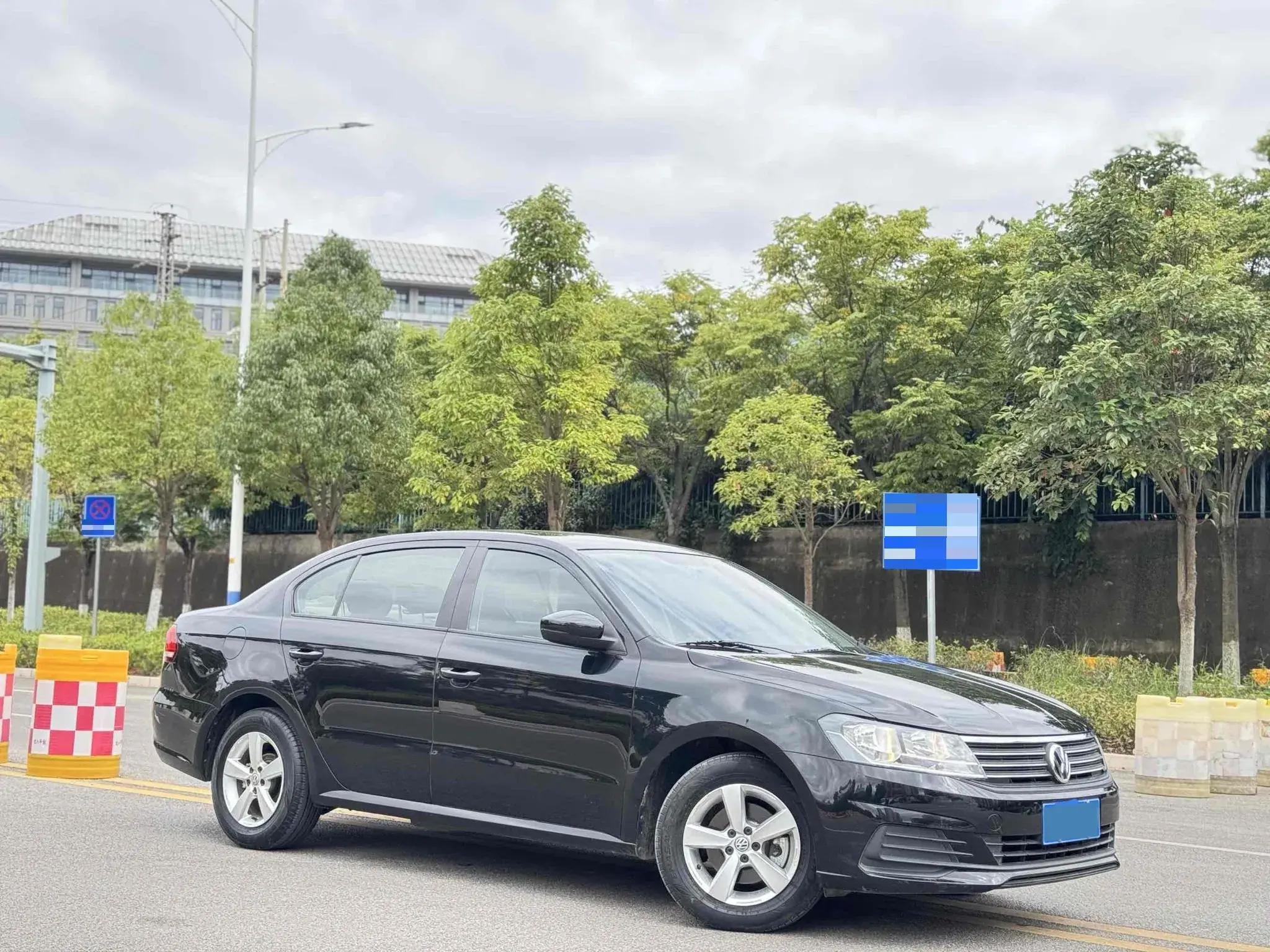 2019 VOLKSWAGEN LAVIDA thumbnail 3