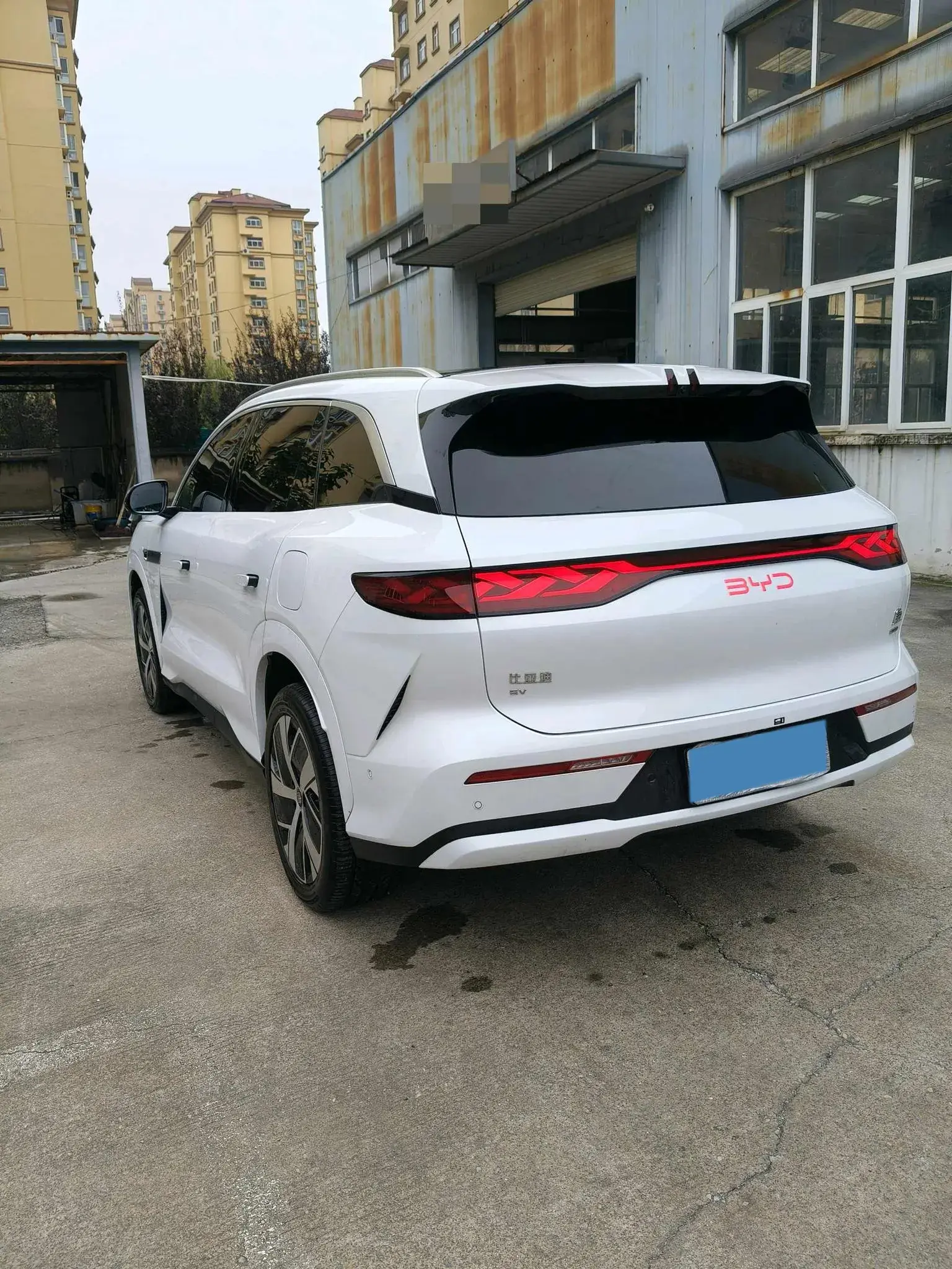 2025 BYD TANGL thumbnail 4