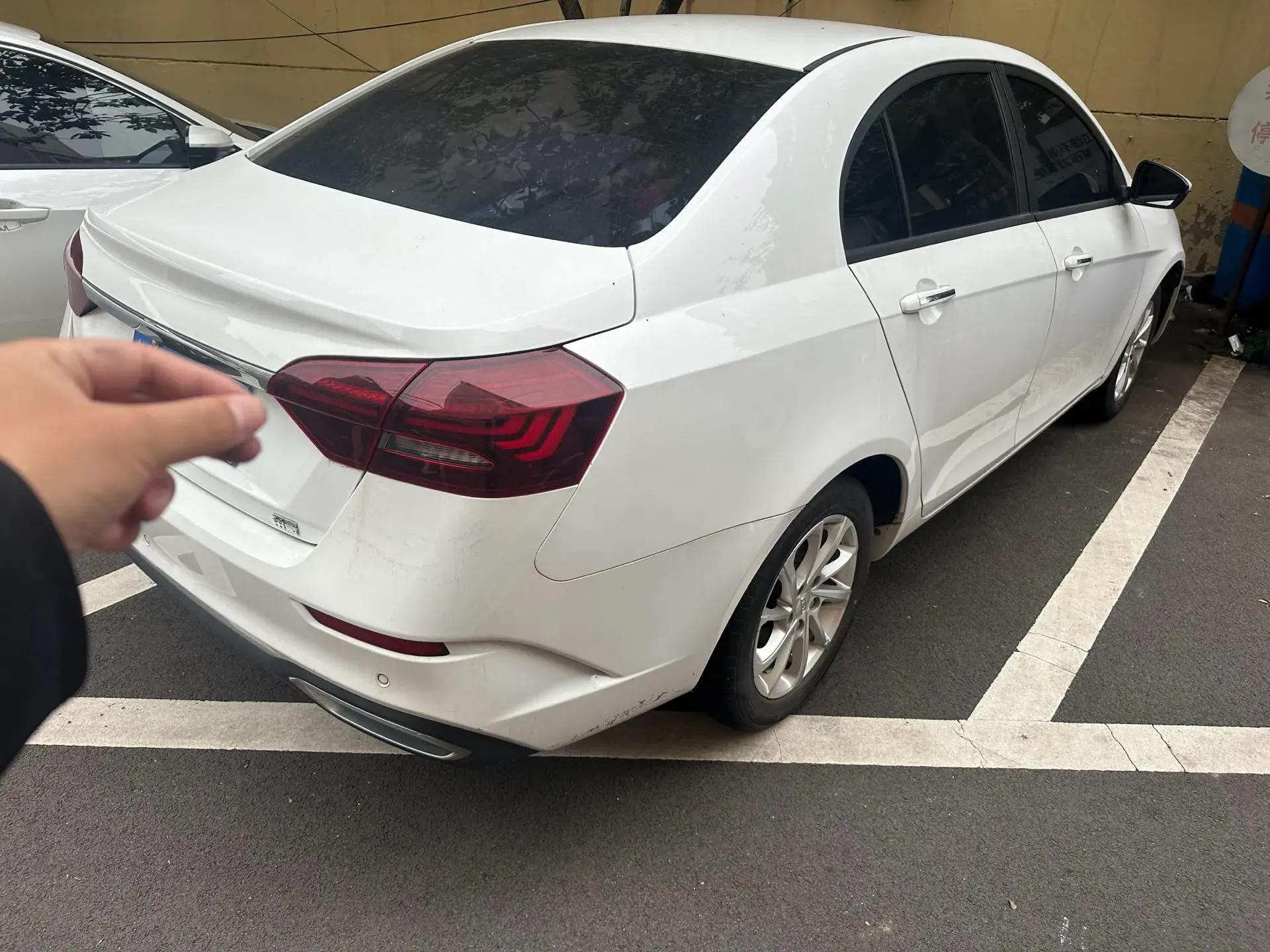 2021 GEELY EMGRAND thumbnail 2