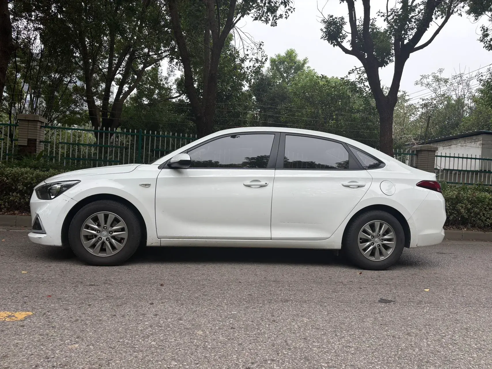 2017 HYUNDAI CELESTA thumbnail 3