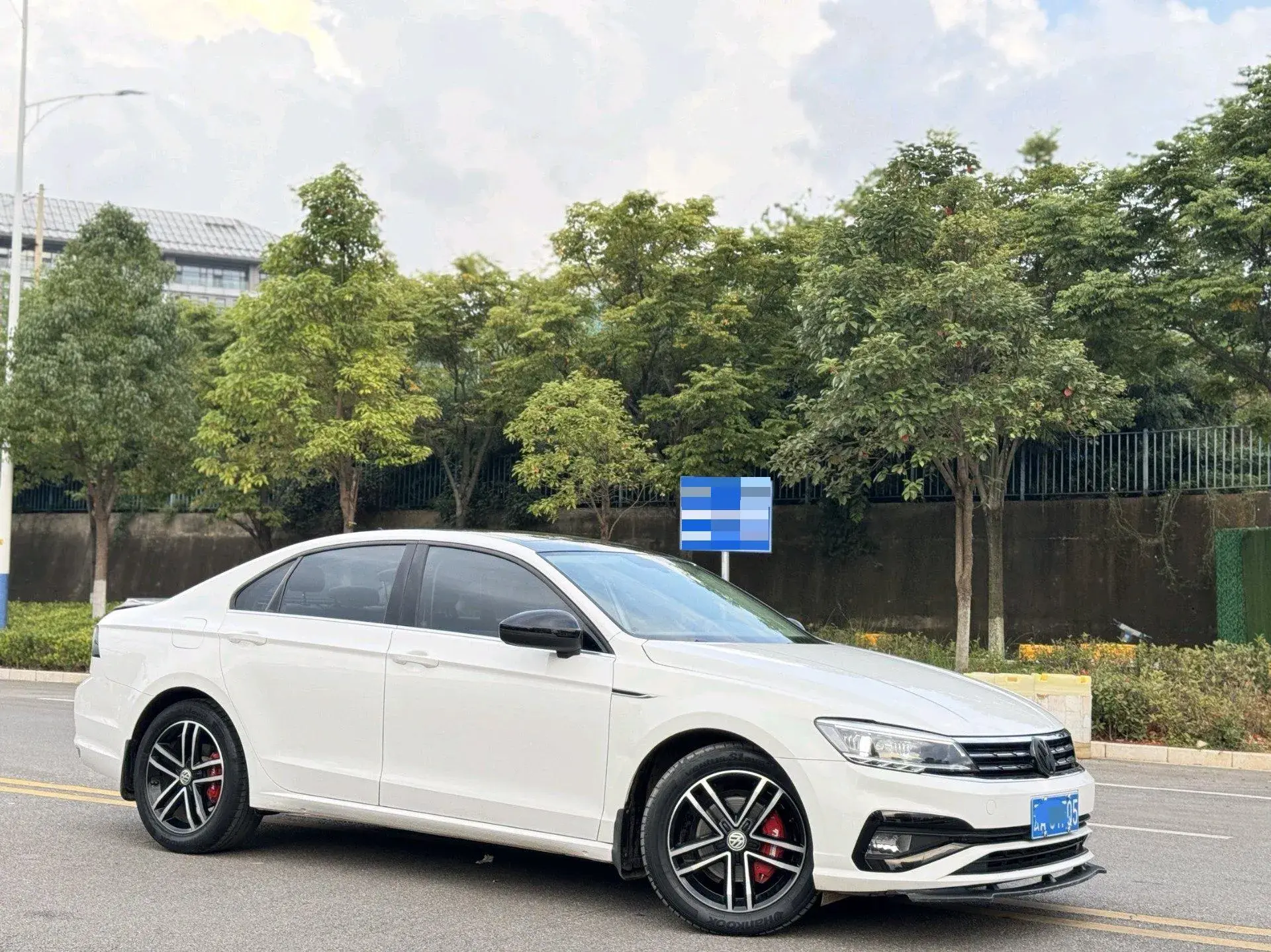 2021 VOLKSWAGEN LAMANDO thumbnail 3