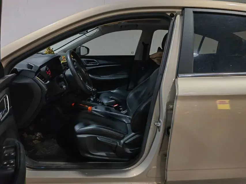 2019 ROEWE I5 thumbnail 2