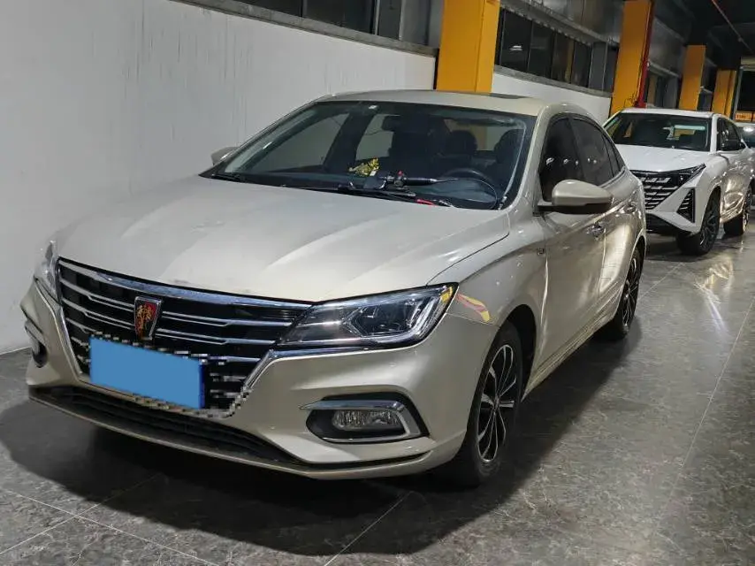 2019 ROEWE I5 view 1