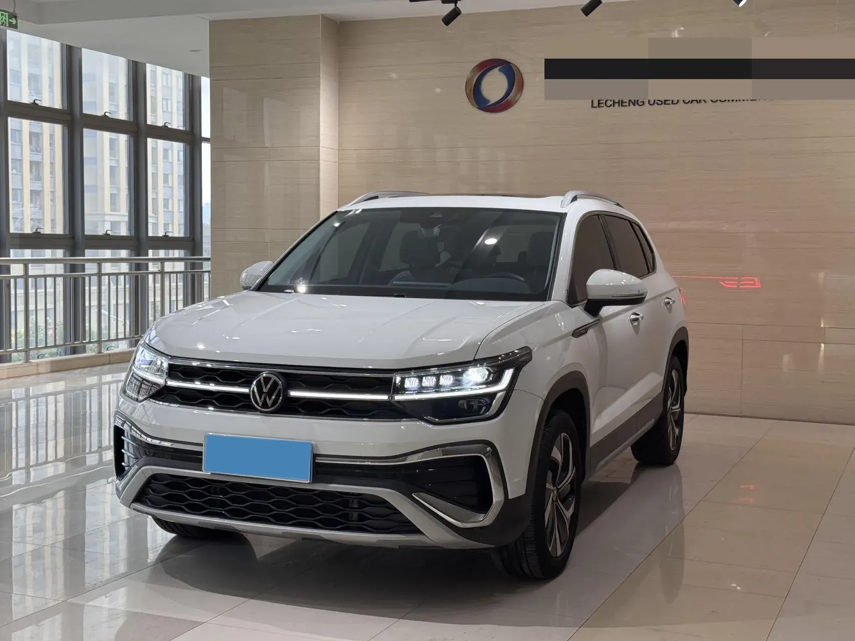 2023 VOLKSWAGEN THARU view 1