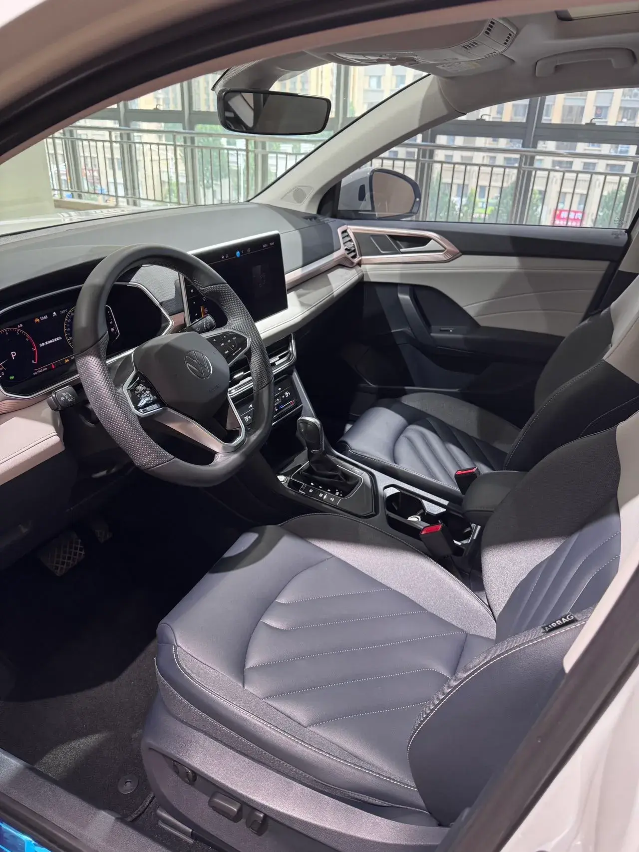 2023 VOLKSWAGEN THARU thumbnail 4