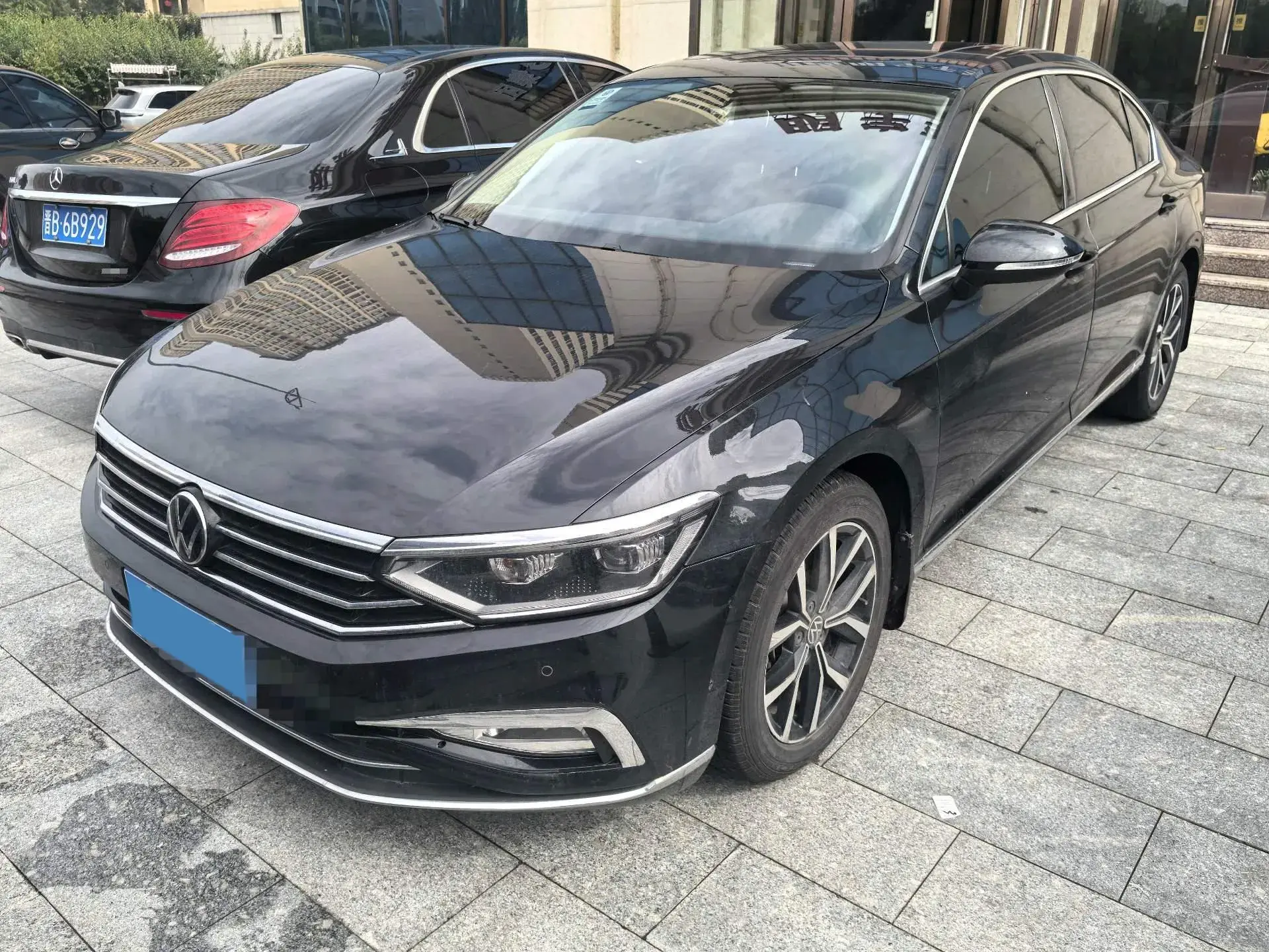 2020 VOLKSWAGEN MAGOTAN view 1