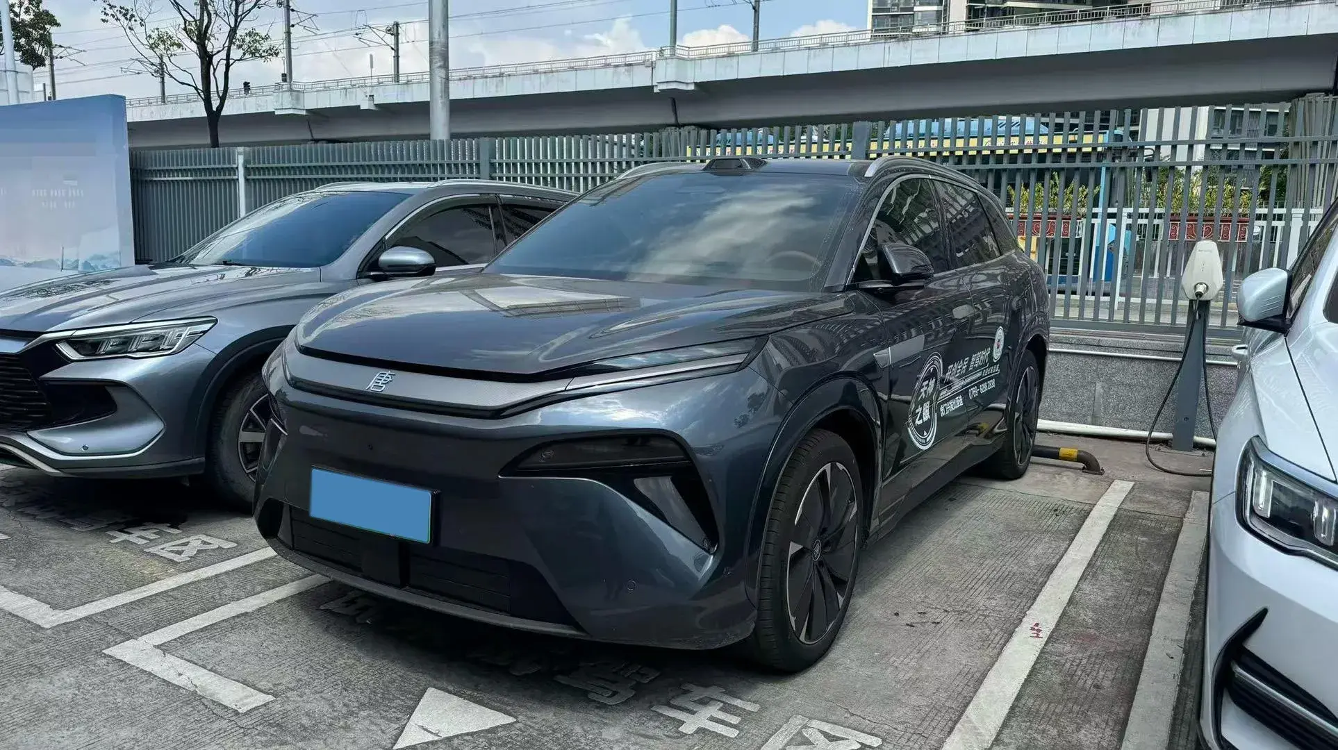 2025 BYD TANGL view 1