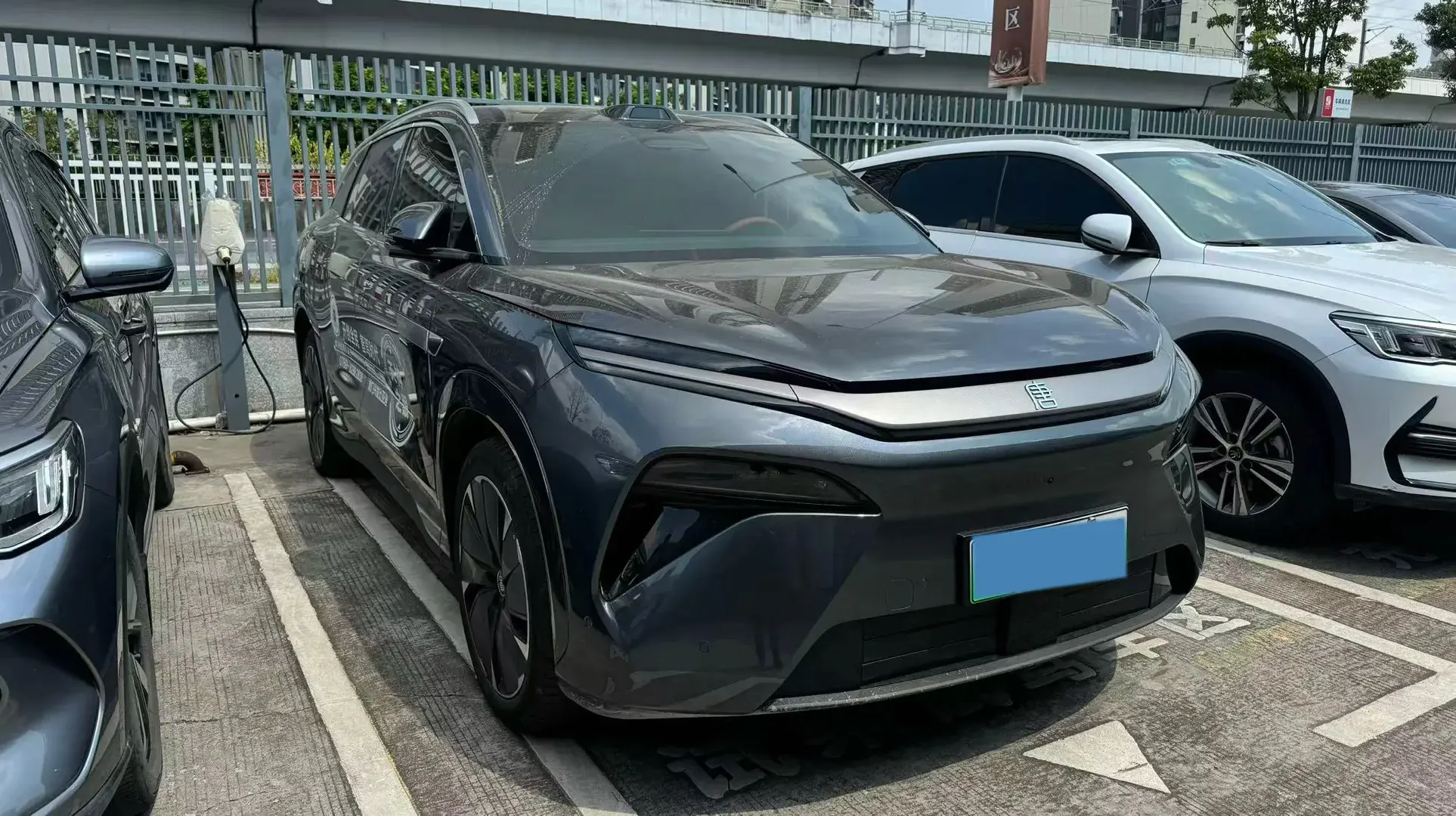 2025 BYD TANGL thumbnail 2