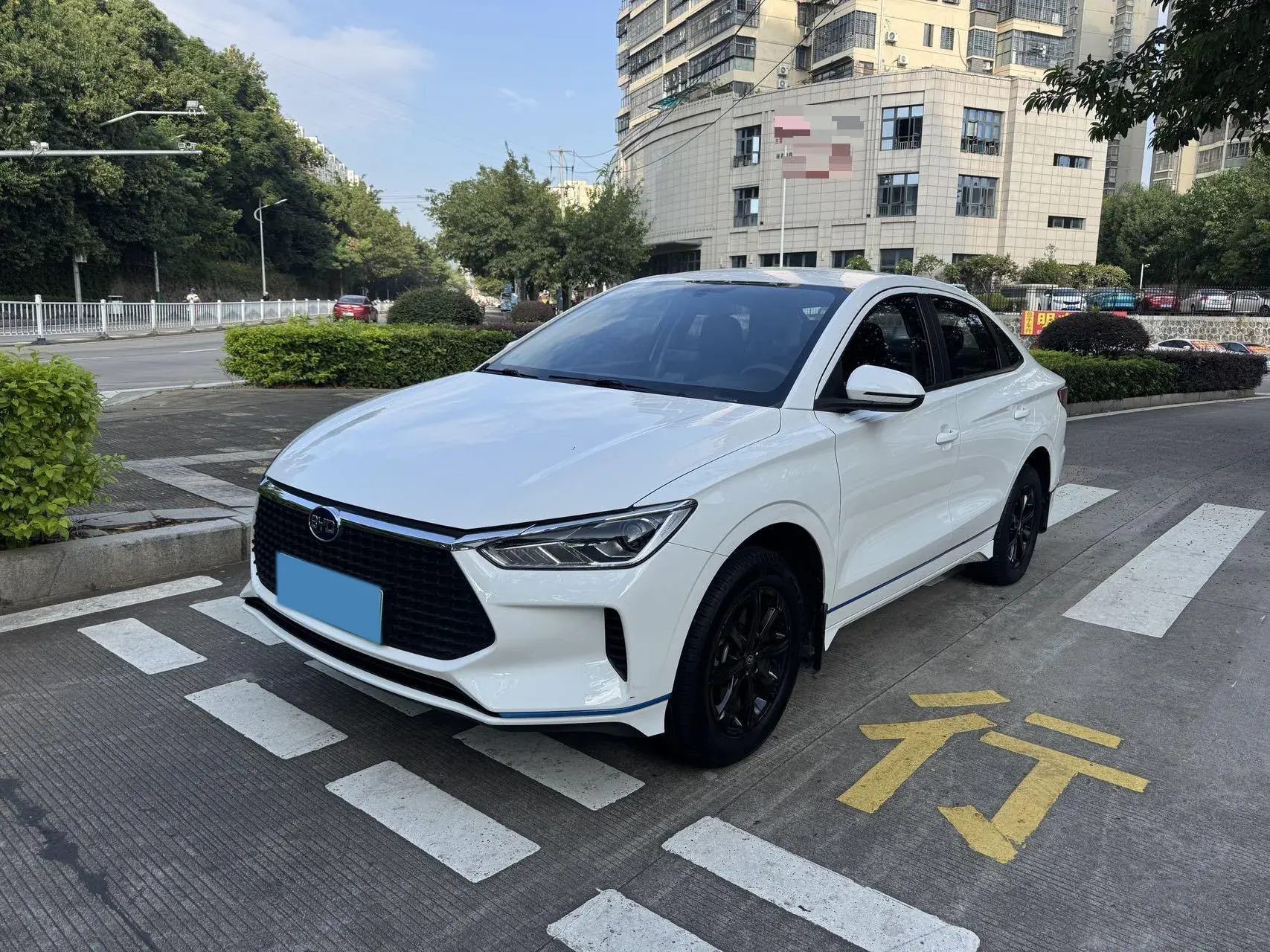 2021 BYD E3 view 1