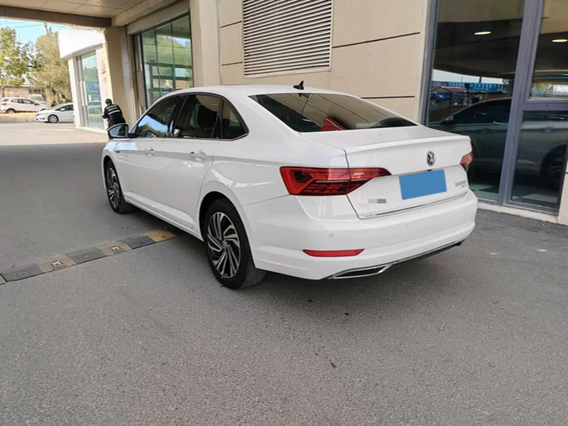 2020 VOLKSWAGEN SAGITAR thumbnail 4