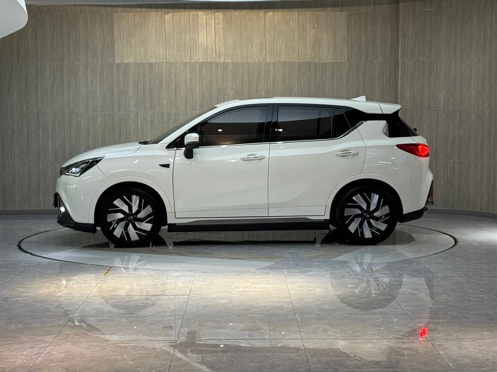 2017 AION TRUMPCHI thumbnail 4