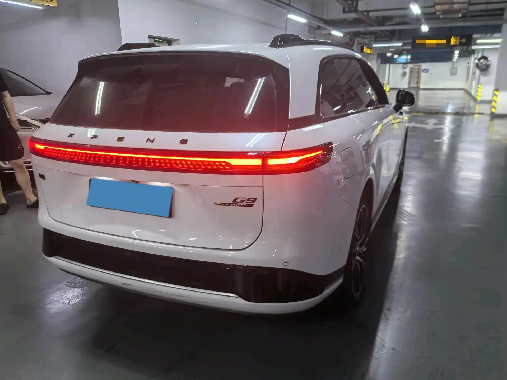 2022 XPENG G9 thumbnail 4