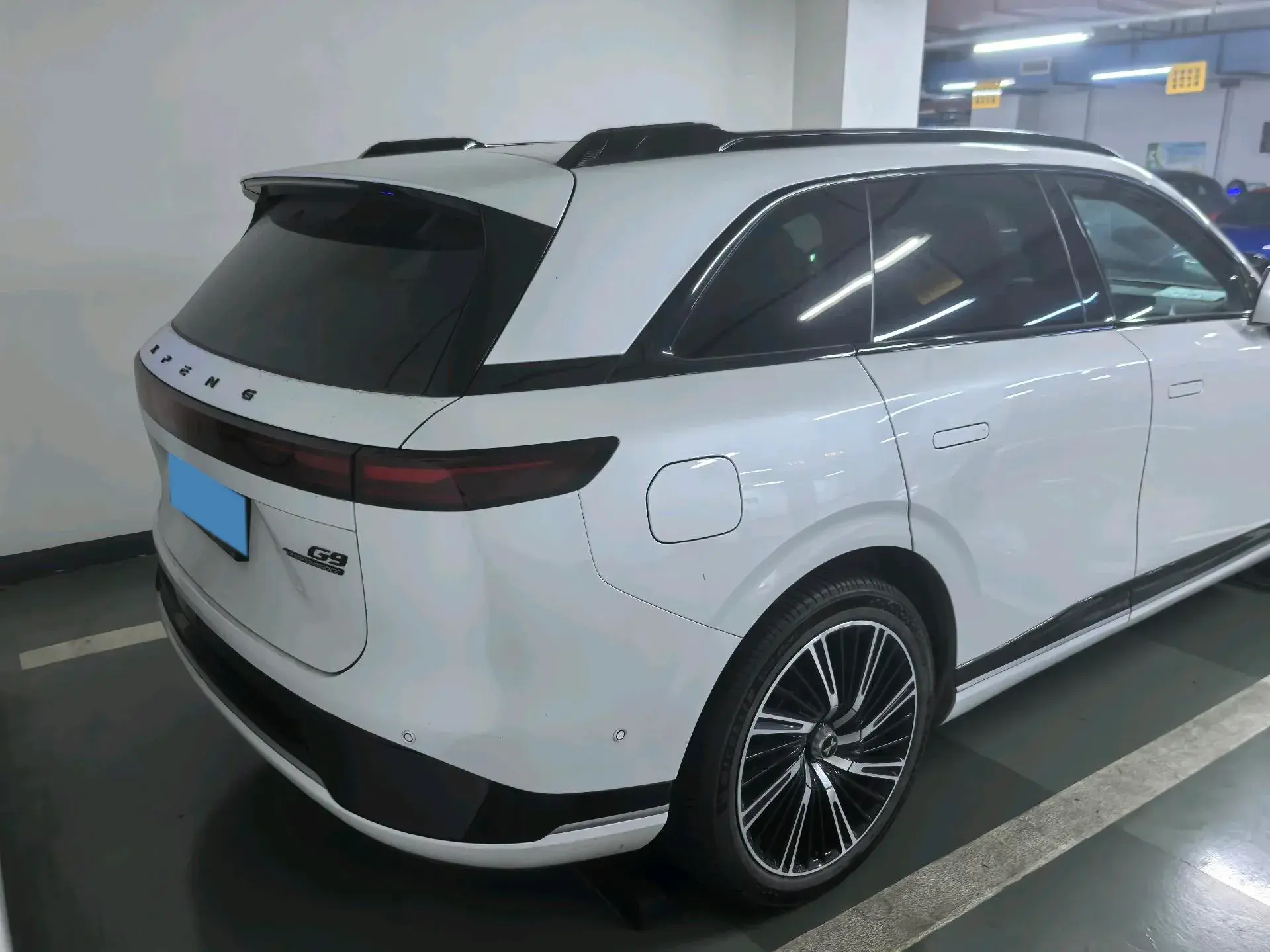 2022 XPENG G9 thumbnail 3