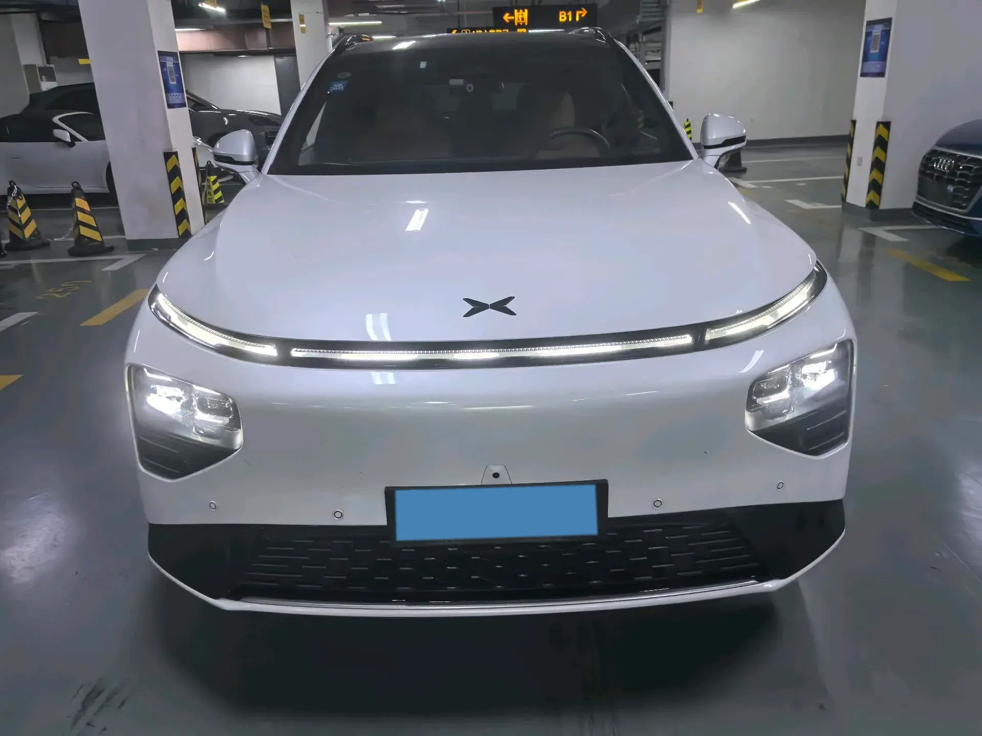 2022 XPENG G9 thumbnail 2