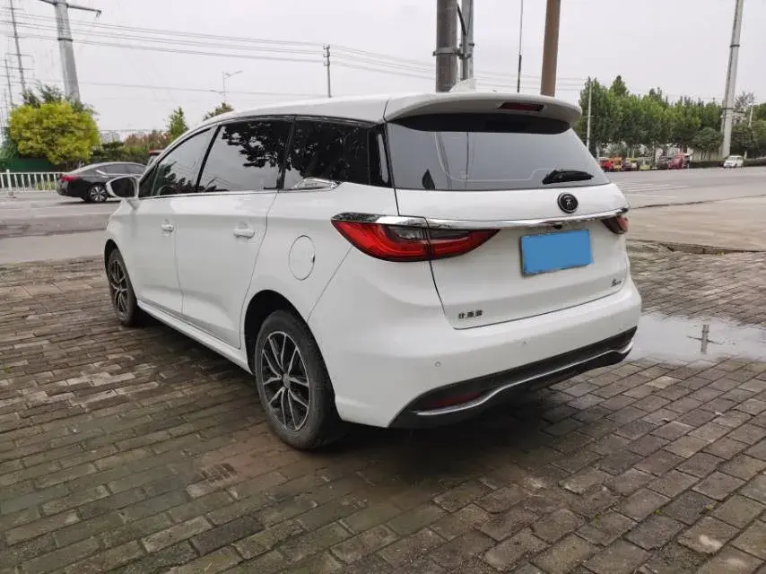 2018 BYD SONG thumbnail 3