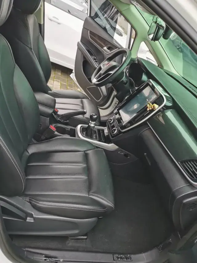 2018 BYD SONG thumbnail 4