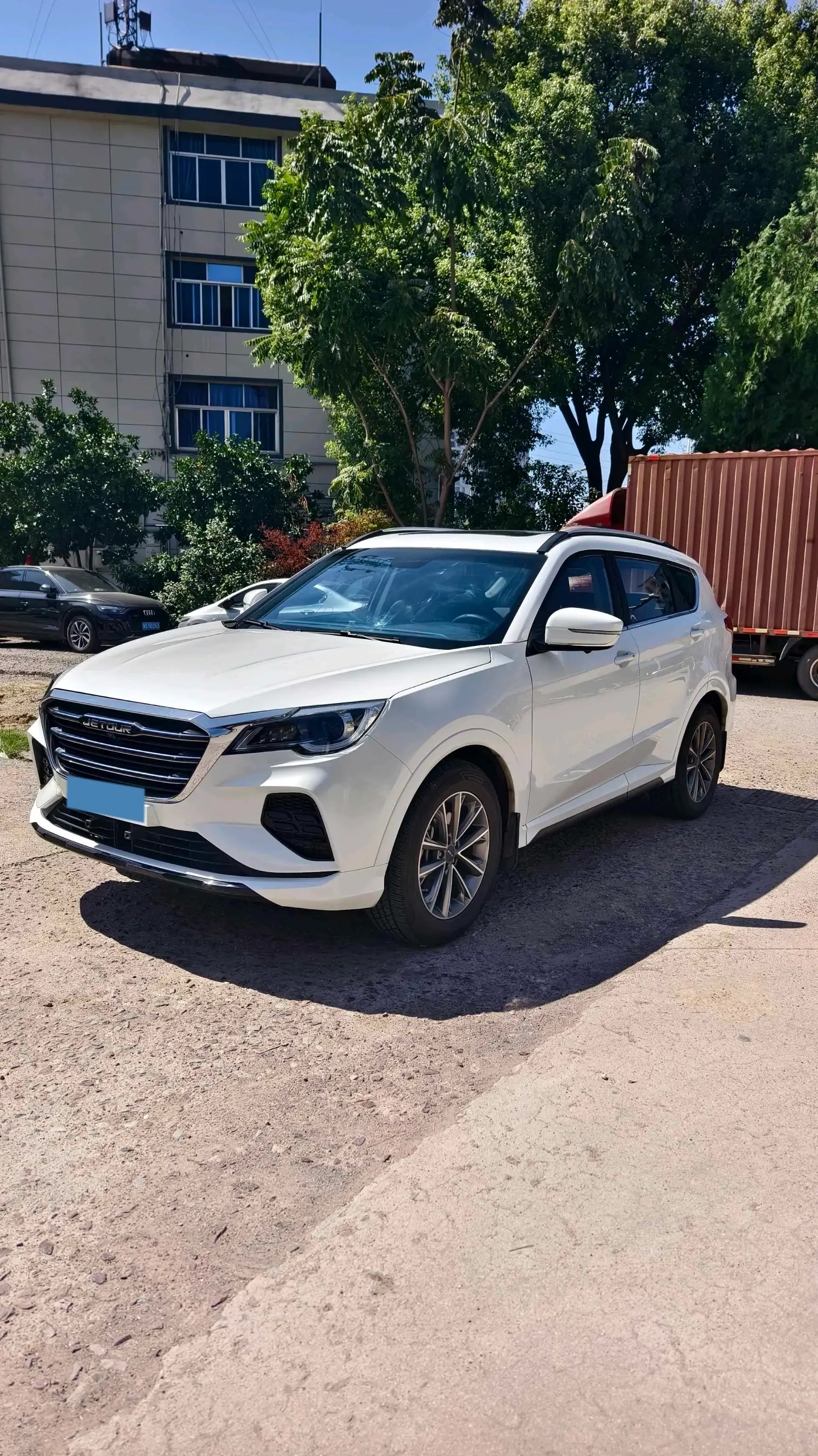 2020 JETOUR X70 view 1