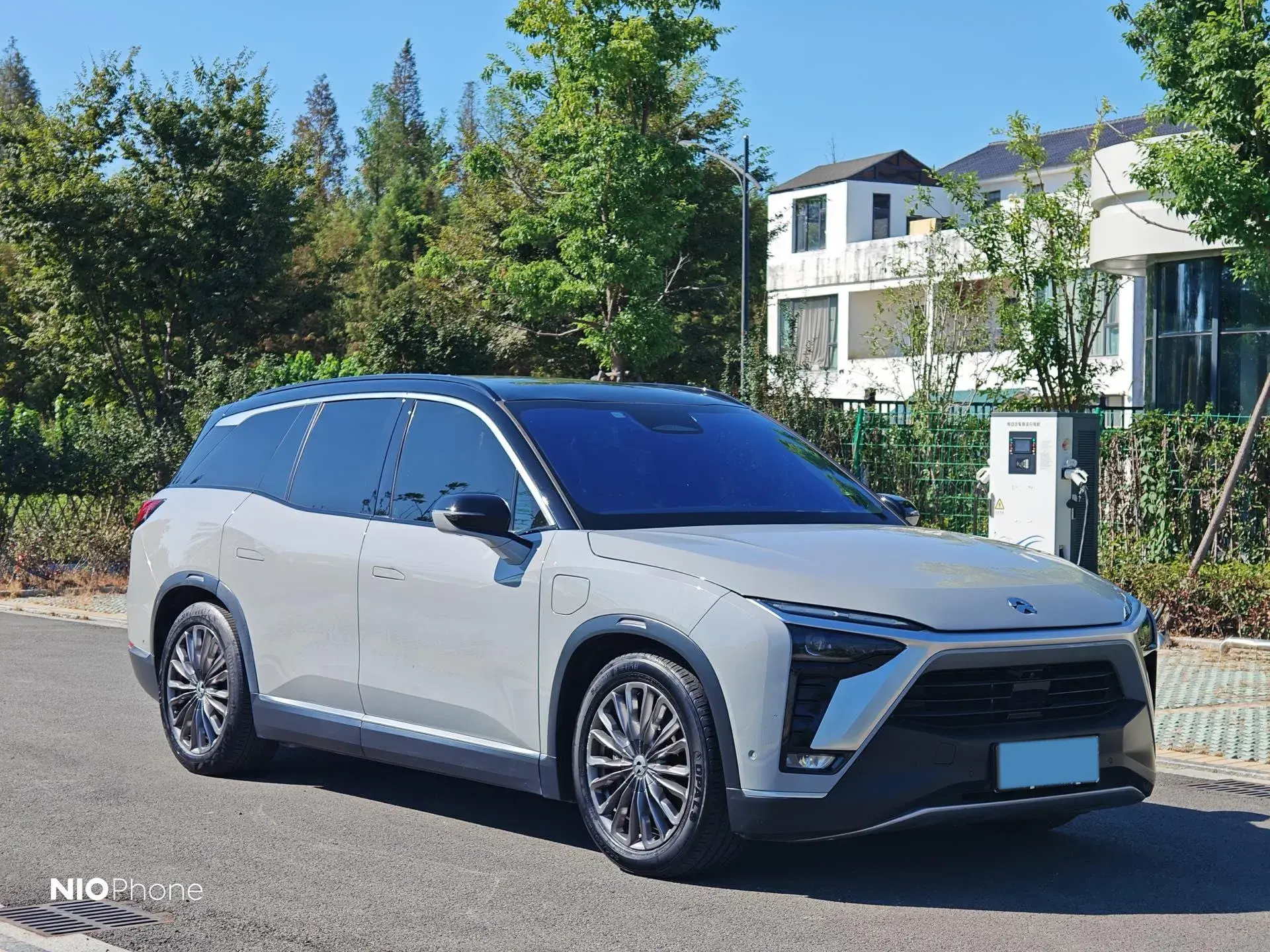 2020 NIO ES8 thumbnail 2