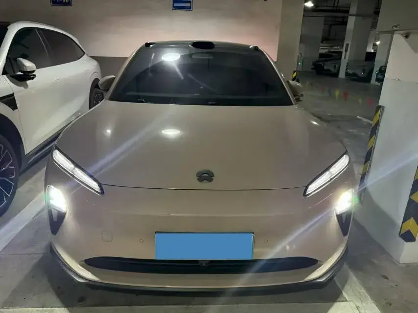 2022 NIO ET5 thumbnail 2