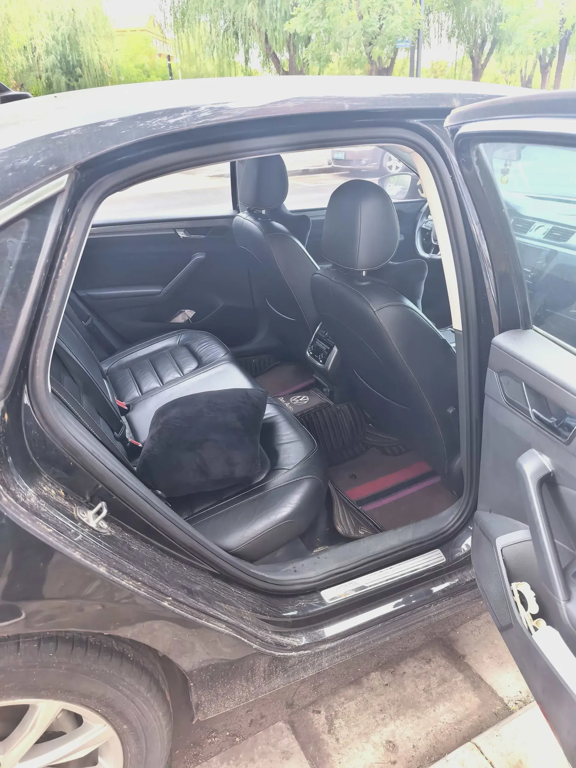 2017 VOLKSWAGEN PASSAT thumbnail 2