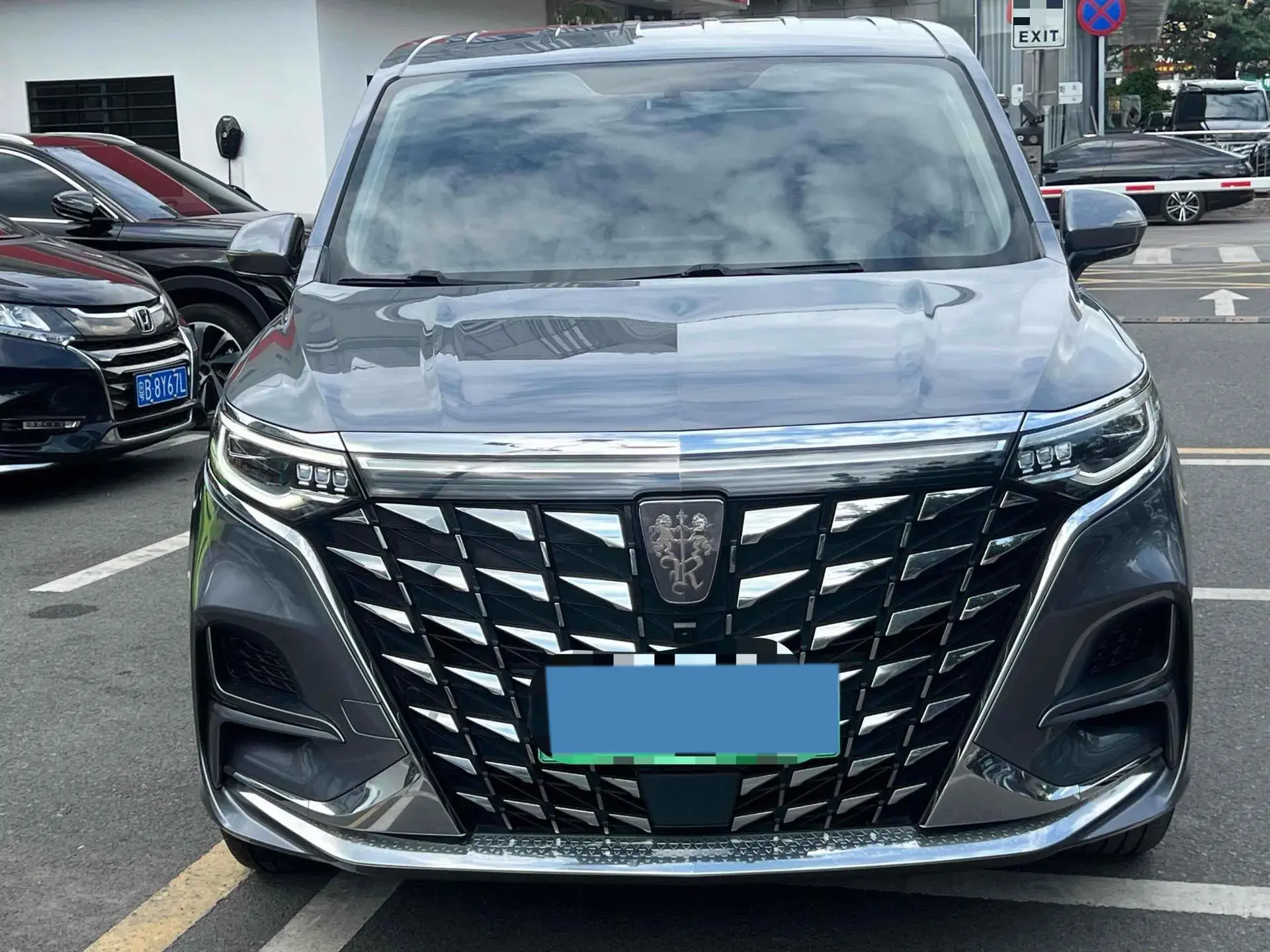 2022 ROEWE IMAX8 thumbnail 2